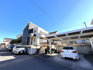 真岡市亀山、中古一戸建ての前面道路を含む現地写真画像です