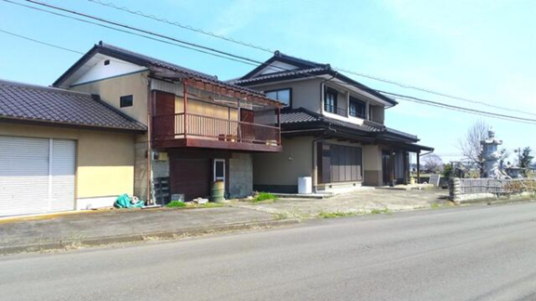 芳賀郡芳賀町大字西水沼、中古一戸建ての前面道路を含む現地写真画像です