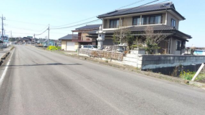 芳賀郡芳賀町大字西水沼、中古一戸建ての前面道路を含む現地写真画像です