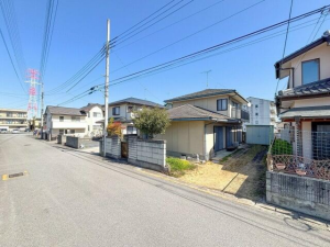 河内郡上三川町天神町、中古一戸建ての前面道路を含む現地写真画像です