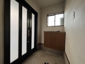河内郡上三川町天神町、中古一戸建ての玄関画像です