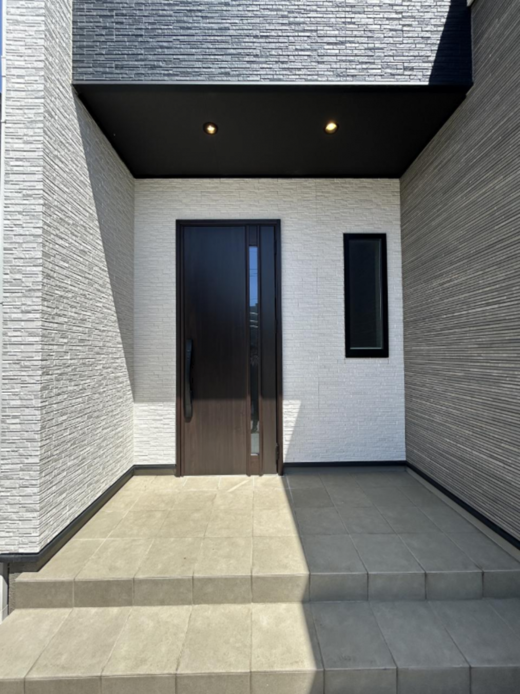 真岡市台町、中古一戸建ての玄関画像です