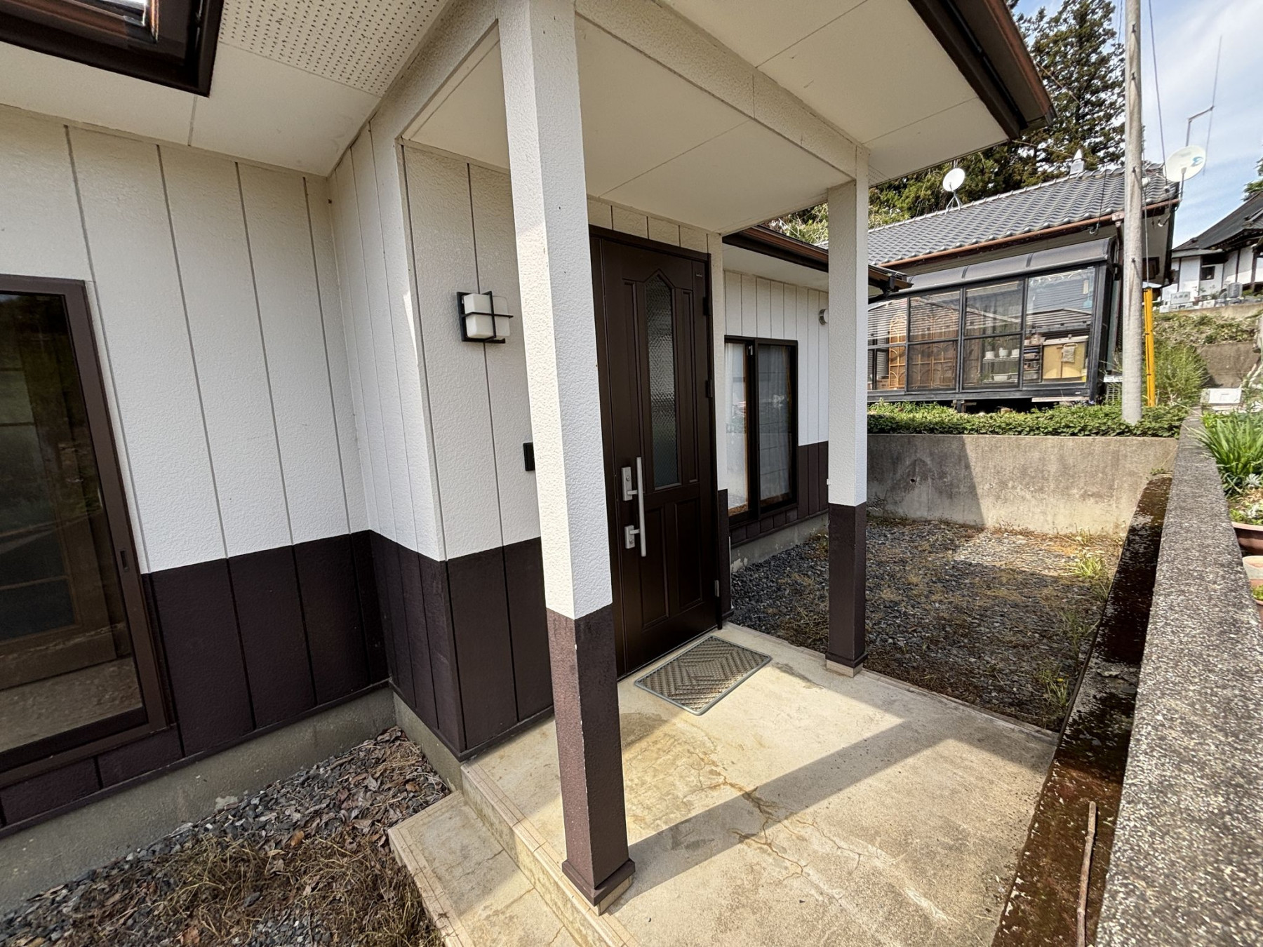 芳賀郡益子町大字前沢、中古一戸建ての玄関画像です