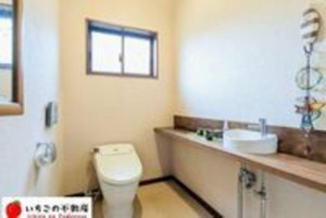 河内郡上三川町上三川、中古一戸建てのトイレ画像です