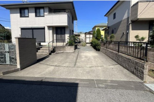 河内郡上三川町西汗、中古一戸建ての駐車場画像です