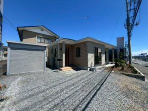 真岡市長田、中古一戸建ての駐車場画像です