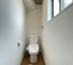 真岡市東光寺、中古一戸建てのトイレ画像です
