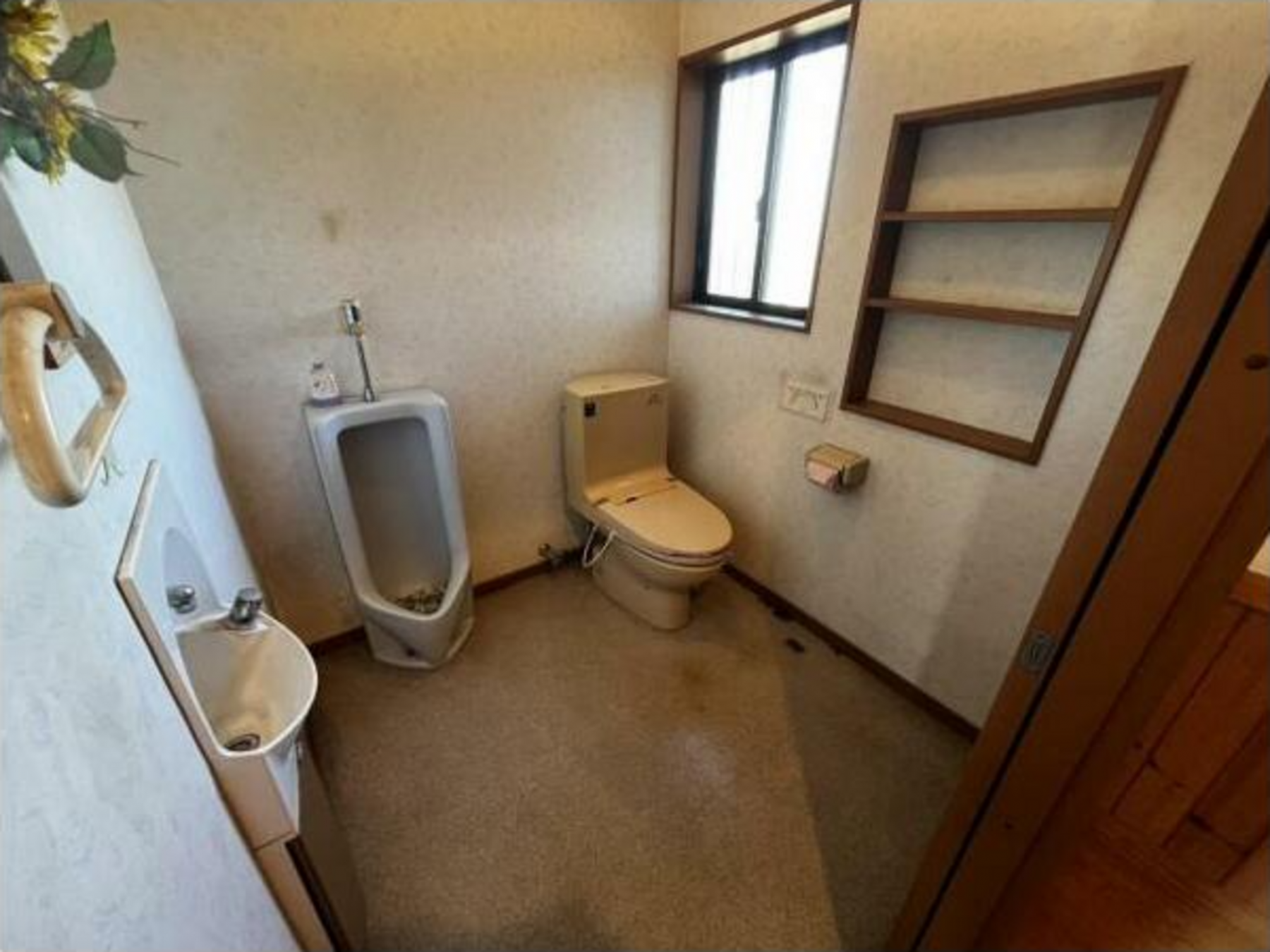 河内郡上三川町西汗、中古一戸建てのトイレ画像です