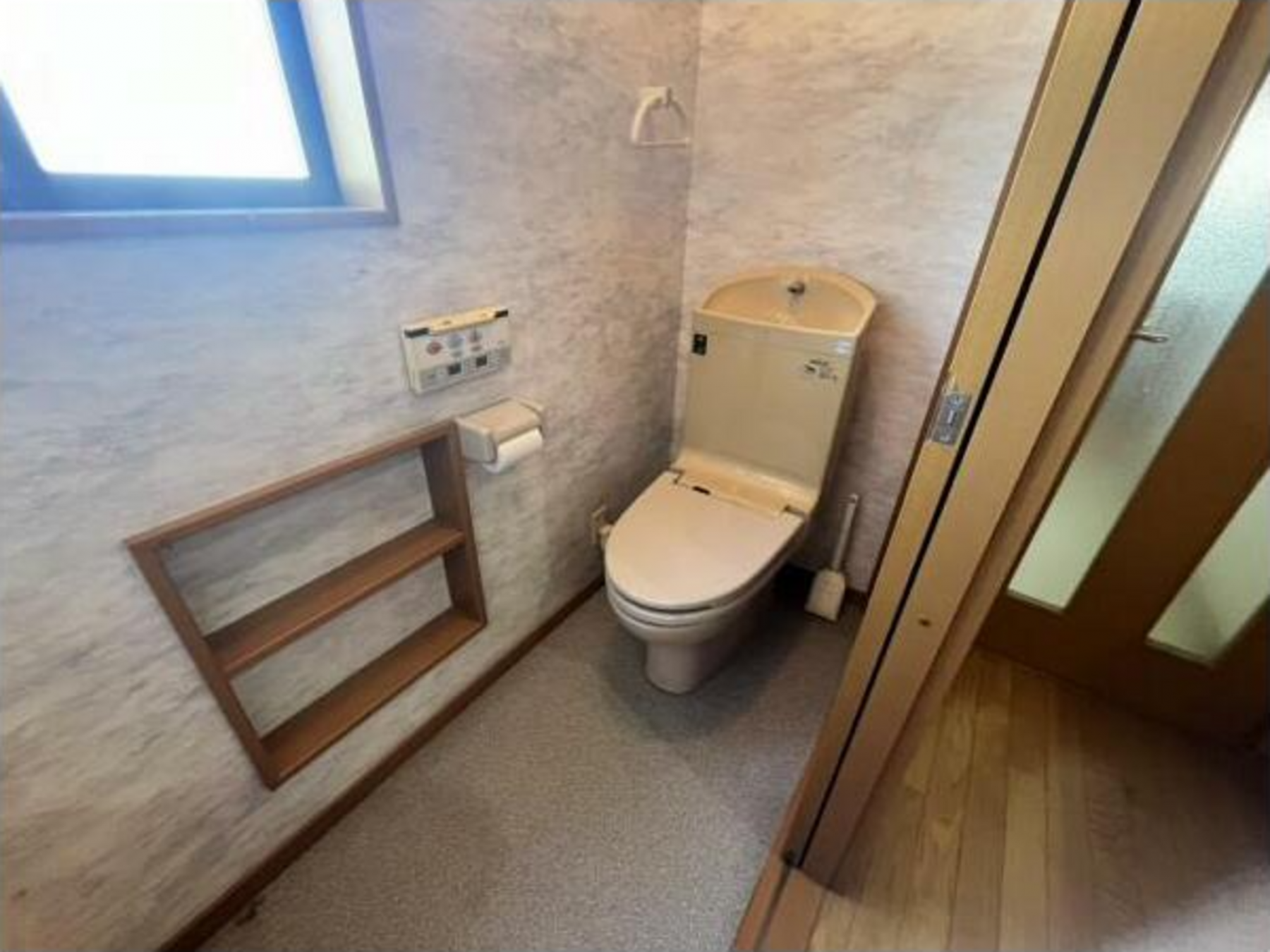 河内郡上三川町西汗、中古一戸建てのトイレ画像です