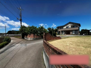 河内郡上三川町西汗、中古一戸建ての前面道路を含む現地写真画像です