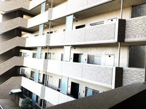 真岡市大谷台町、マンションの外観画像です
