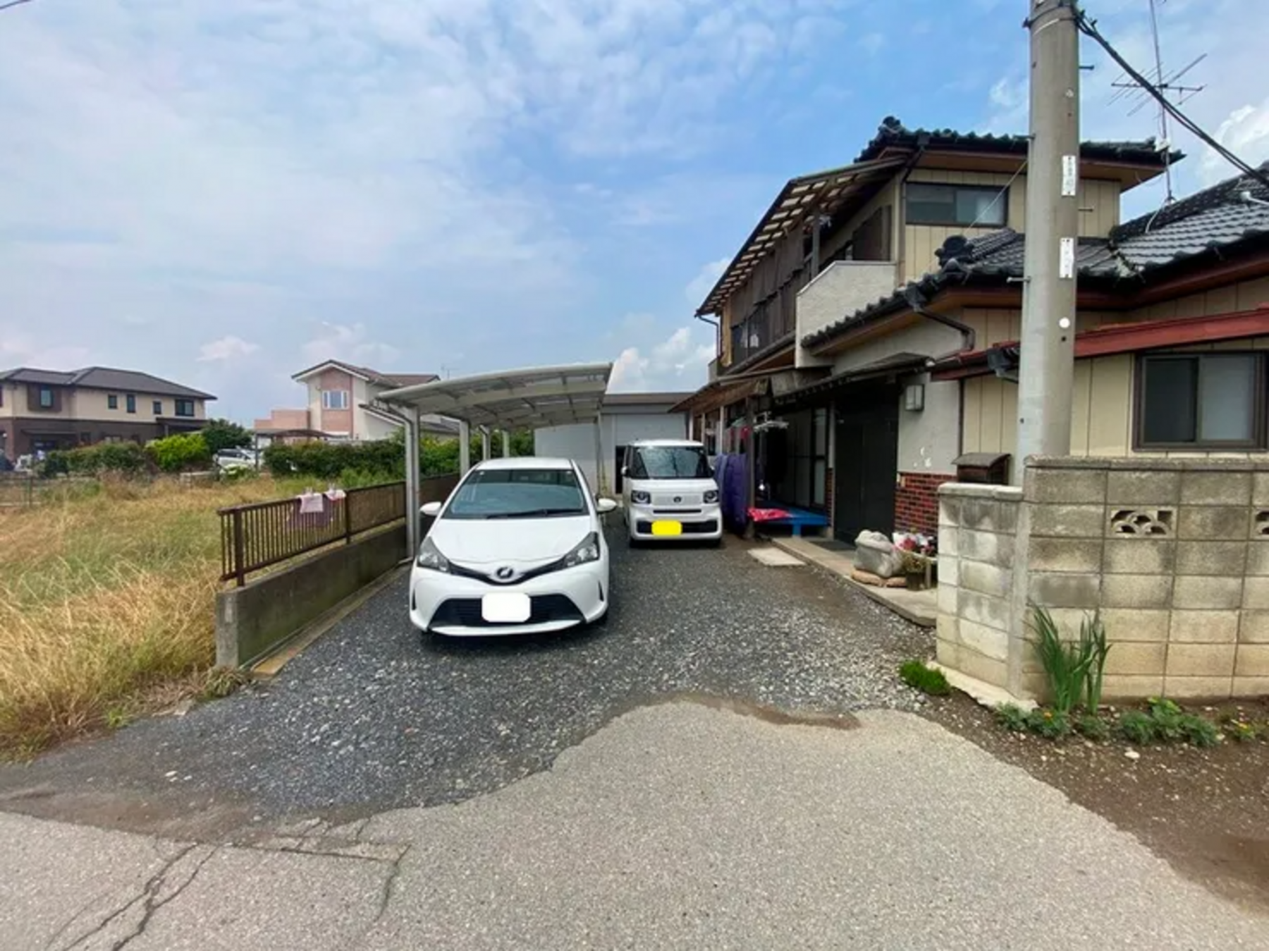 真岡市上谷貝、中古一戸建ての駐車場画像です