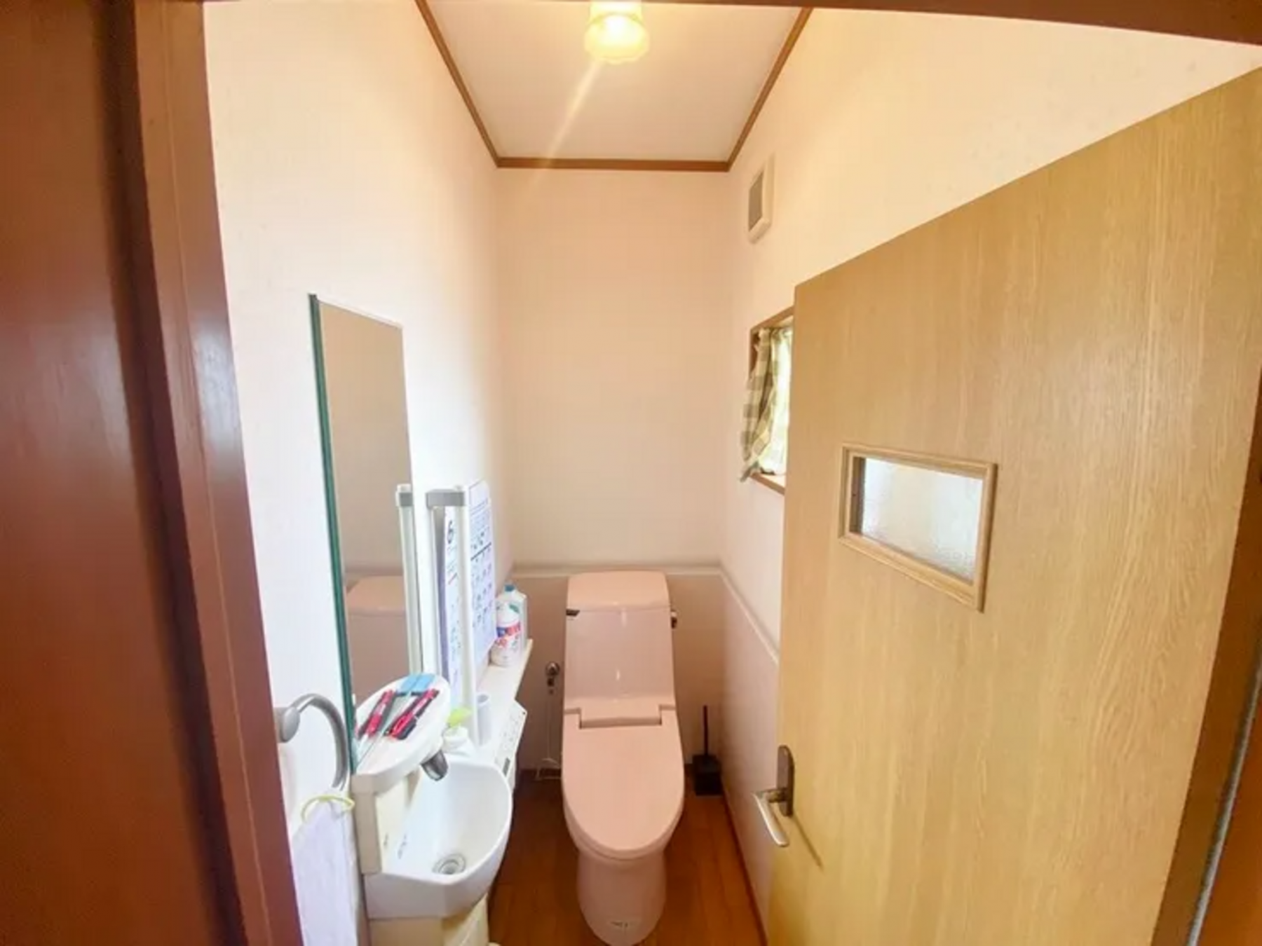 真岡市上谷貝、中古一戸建てのトイレ画像です