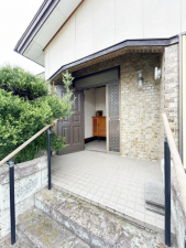 真岡市久下田西、中古一戸建ての玄関画像です