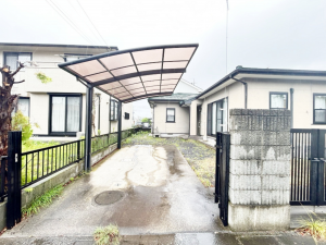 真岡市台町、中古一戸建ての駐車場画像です