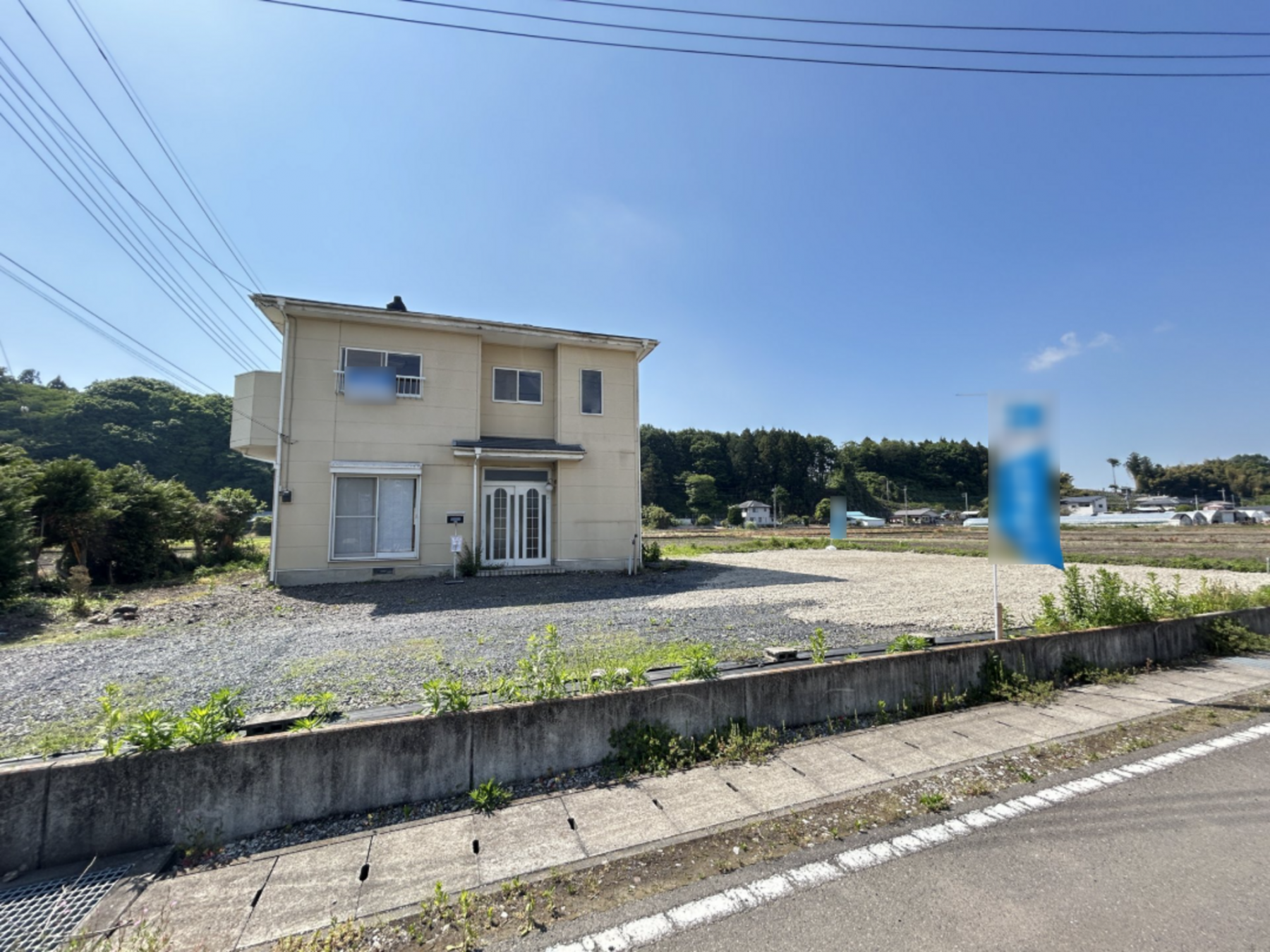 真岡市堀内、中古一戸建ての前面道路を含む現地写真画像です