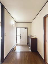 真岡市田町、中古一戸建ての玄関画像です