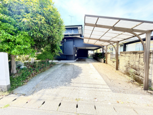真岡市高勢町、中古一戸建ての駐車場画像です