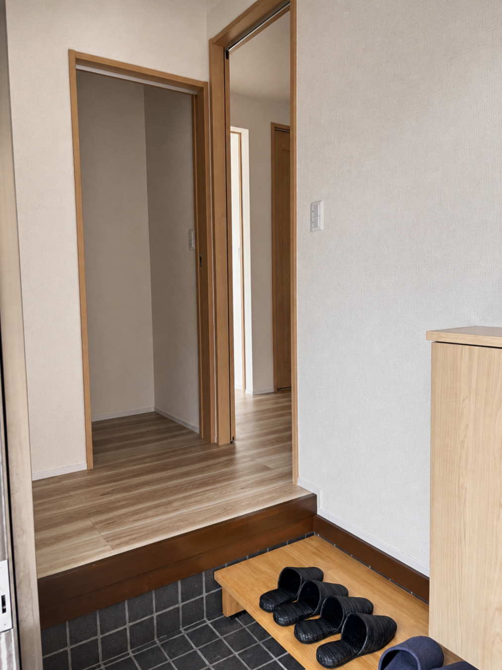 真岡市熊倉町、中古一戸建ての玄関画像です