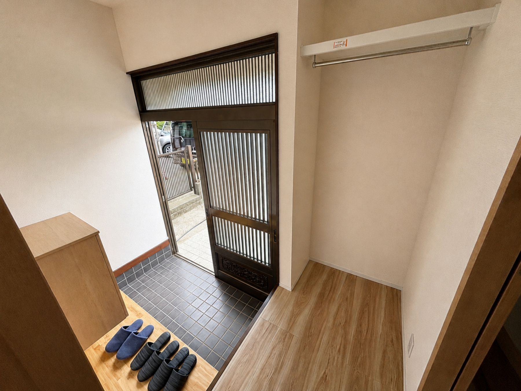 真岡市熊倉町、中古一戸建ての玄関画像です