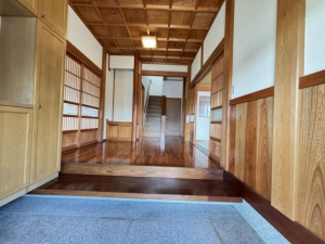 真岡市物井、中古一戸建ての玄関画像です