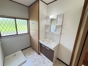 真岡市物井、中古一戸建ての洗面画像です