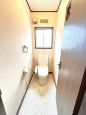 真岡市田町、中古一戸建てのトイレ画像です