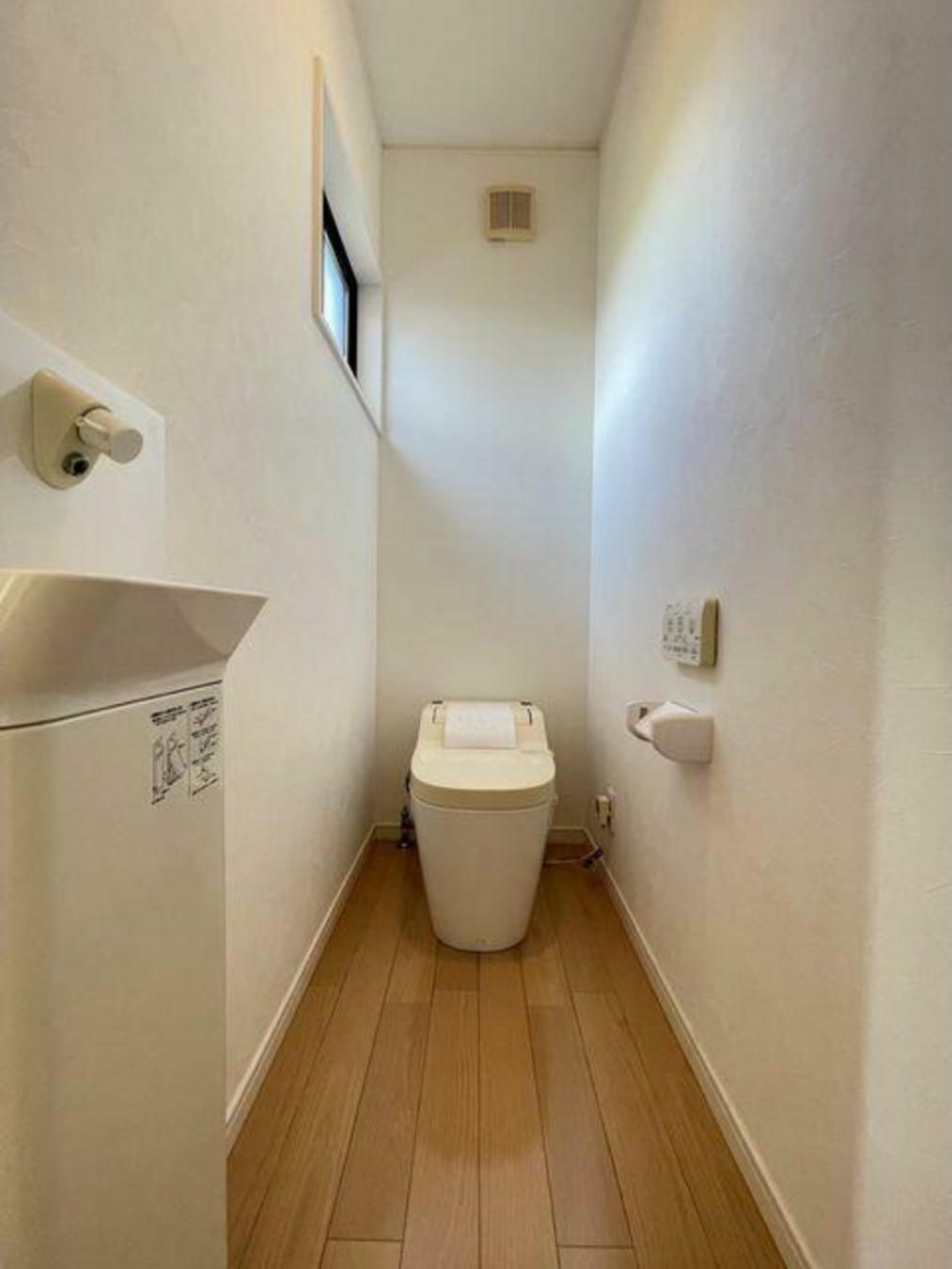 真岡市八木岡、中古一戸建てのトイレ画像です