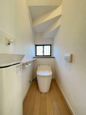 真岡市八木岡、中古一戸建てのトイレ画像です
