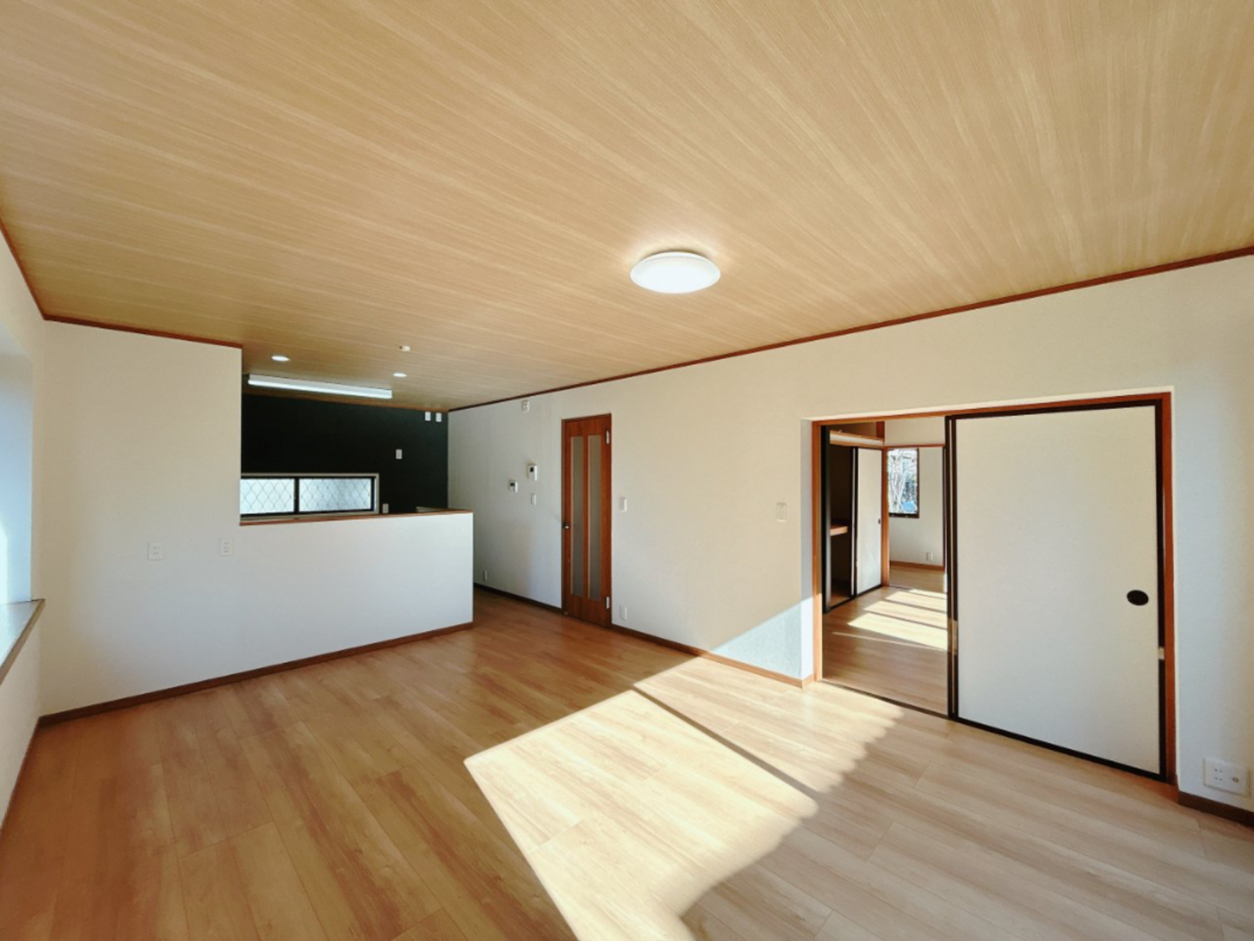 河内郡上三川町西汗、中古一戸建ての居間画像です