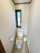 河内郡上三川町西汗、中古一戸建てのトイレ画像です