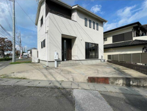 真岡市寺久保、中古一戸建ての駐車場画像です