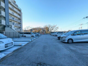 真岡市大谷台町、マンションの駐車場画像です