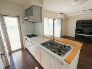 真岡市大谷台町、マンションのキッチン画像です