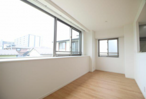 仙台市若林区南小泉、マンションの画像です