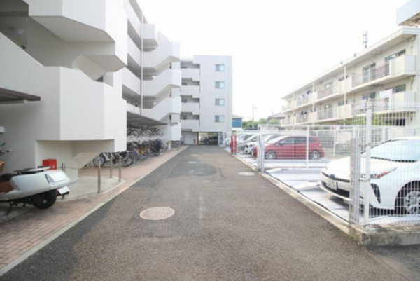 仙台市若林区南小泉、マンションの画像です