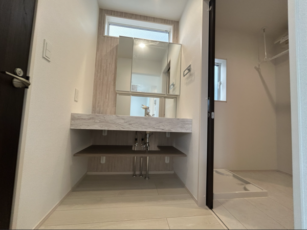 仙台市若林区二軒茶屋、新築一戸建ての画像です