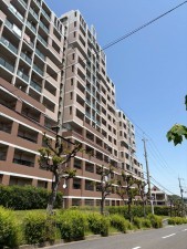 和泉市いぶき野、マンションの外観画像です