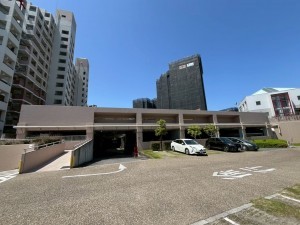 和泉市いぶき野、マンションの駐車場画像です