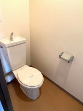 和泉市いぶき野、マンションのトイレ画像です