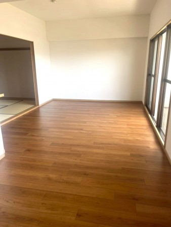 和泉市いぶき野、マンションの居間画像です
