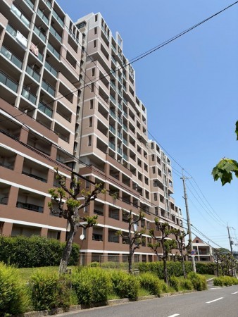 和泉市いぶき野、マンションの外観画像です