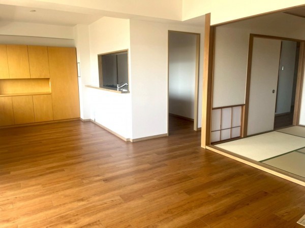 和泉市いぶき野、マンションの居間画像です