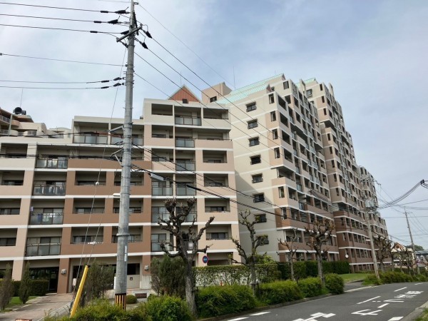 和泉市いぶき野、マンションの外観画像です