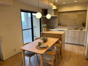 和泉市室堂町、マンションの居間画像です