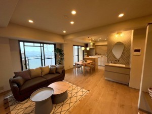 和泉市室堂町、マンションの居間画像です