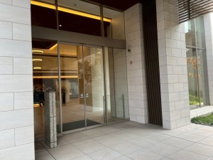 、マンションのエントランス画像です