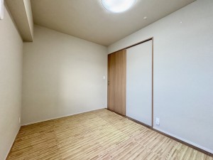 、マンションの寝室画像です