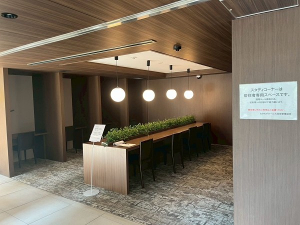 、マンションのエントランス画像です