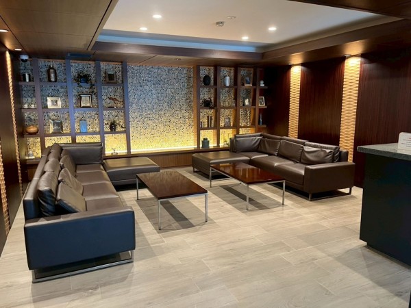 、マンションのエントランス画像です